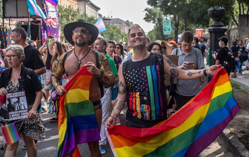 Un român, în fruntea delegației Parlamentului European la Budapest Pride, marșul interzis de Viktor Orban