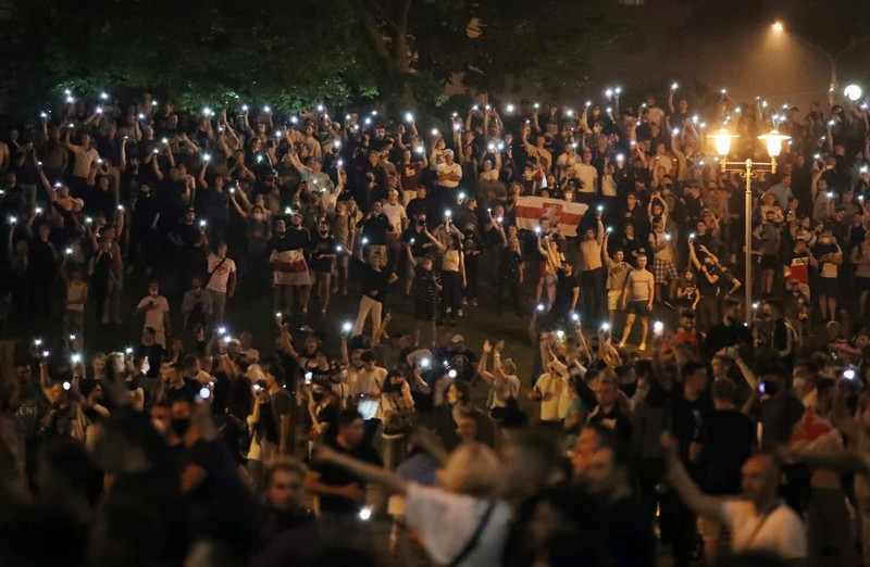 Proteste masive au izbucnit în mai multe orașe imediat după închiderea urnelor FOTO: EPA