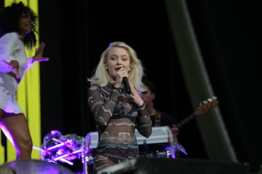 Zara Larsson în fața publicului român