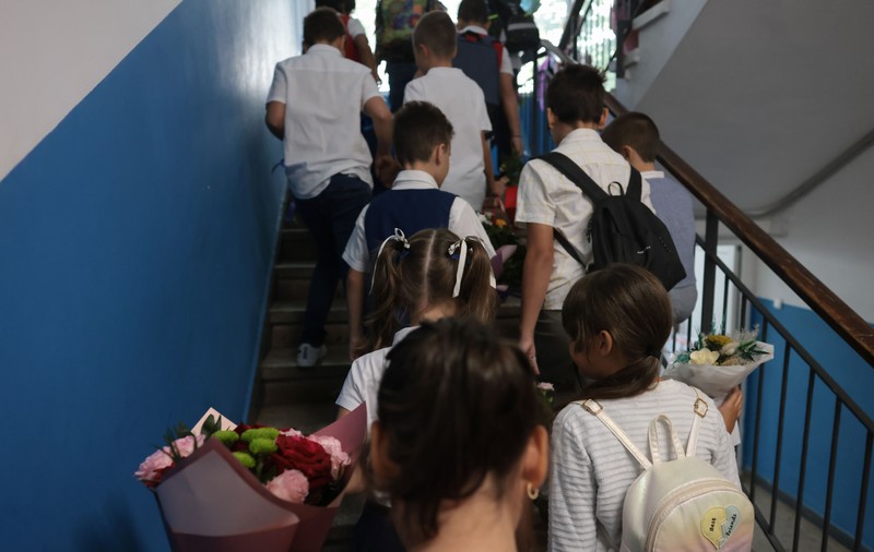 Când primesc elevii bursele școlare. Banii se vor acorda pentru primele două luni de cursuri