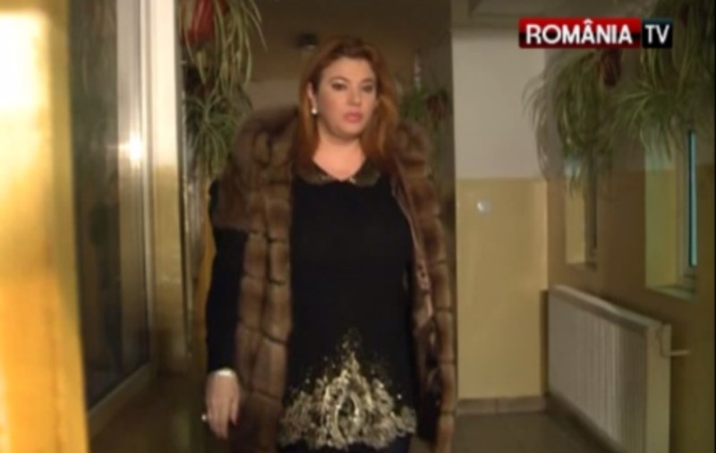 Mihaela Borcea l-a vizitat pe Borcea, în arest. Ce a declarat, ÎN FAȚA COPIILOR, înainte să intre în clădire
