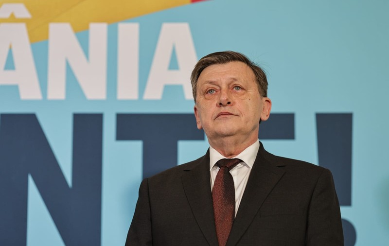 Sloganul lui Crin Antonescu pentru prezidenţiale: „România, înainte sau România, înapoi”