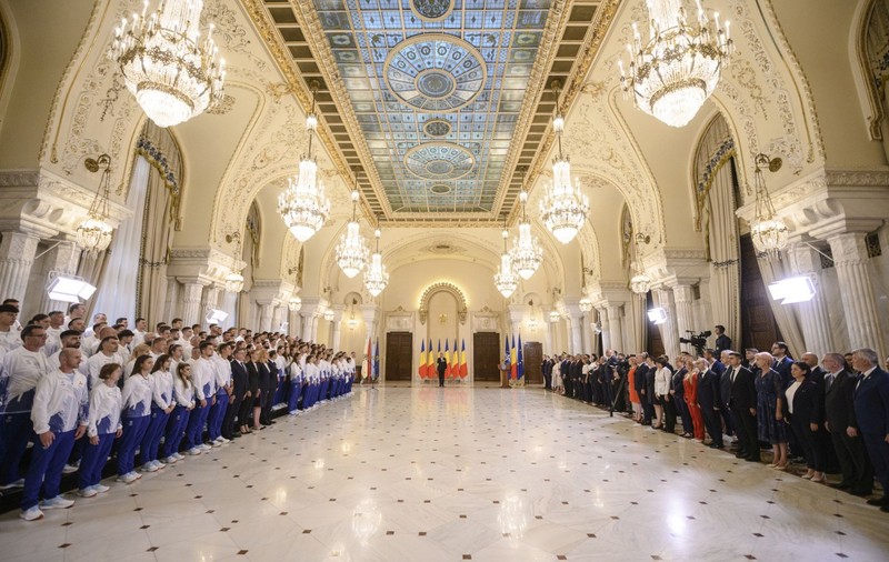 Unei sportive i s-a făcut rău în timpul ceremoniei de la Cotroceni, în care Klaus Iohannis a primit echipa care ne va reprezenta la JO Paris