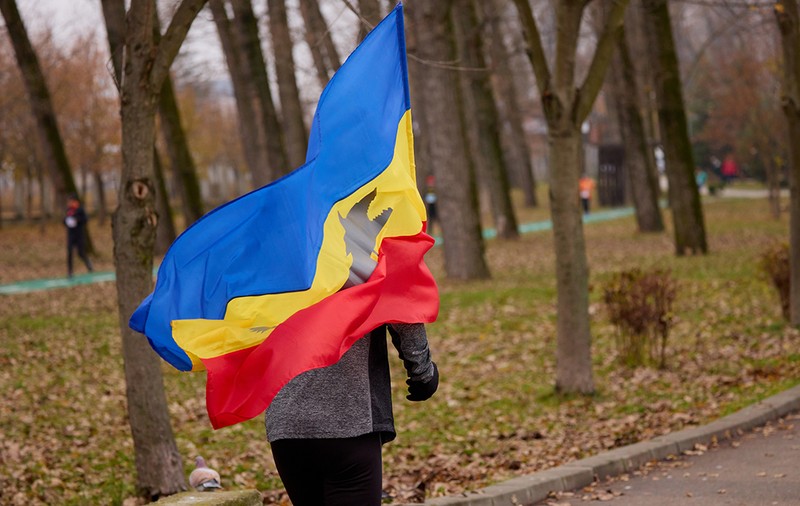 Auziți balastierele găinarilor cum încarcă la cutiile de pantofi?