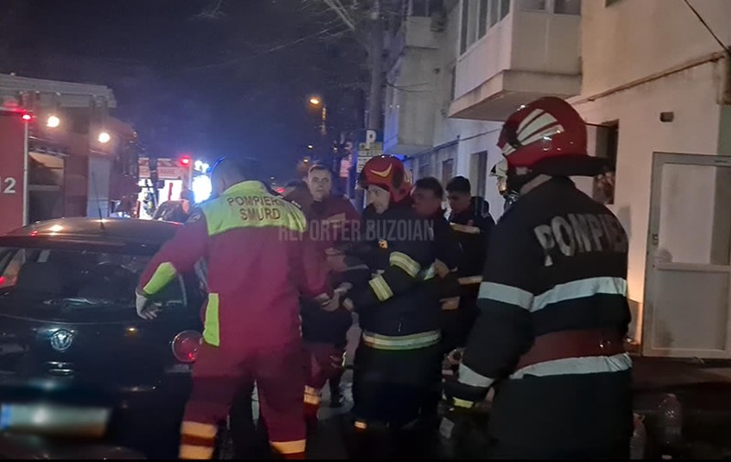 O femeie a murit, iar alta se află în stare critică în urma unui incendiu izbucnit la un apartament din Buzău