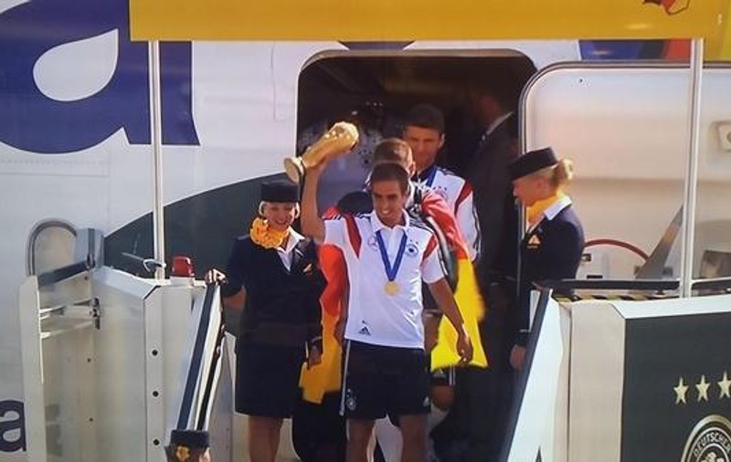 Campionii mondiali sunt aşteptaţi de 250.000 de fani la Berlin