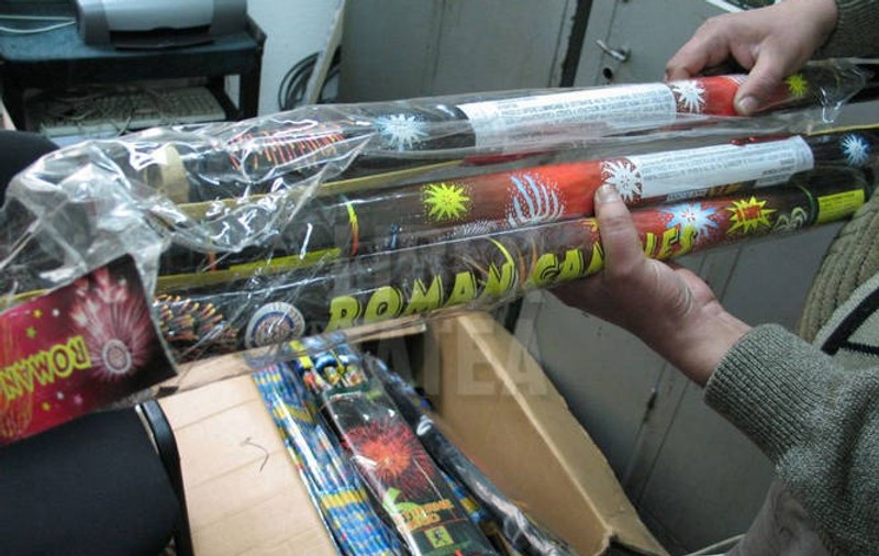 Mii de artificii şi petarde confiscate de poliţiştii secţiei 7