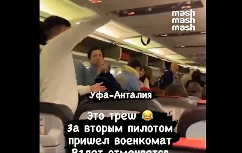 „Toată lumea a fost șocată”. Copilotul unui avion care trebuia să plece din Rusia, ridicat chiar de la bord, după ce a primit ordinul de înrolare