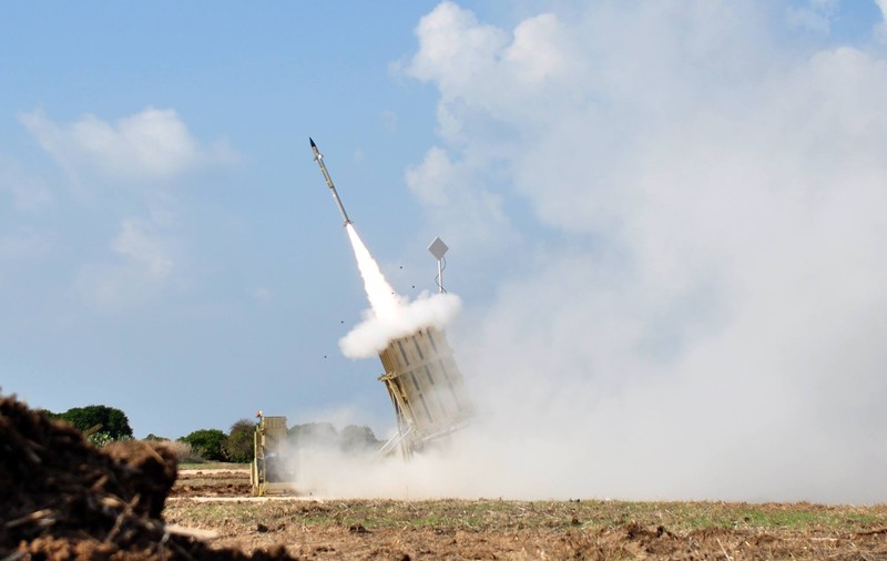 Armata israeliană a interceptat o rachetă lansată din Siria