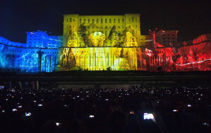 iMapp Bucharest 2021, evenimentul care luminează sâmbătă Palatul Parlamentului. Care e programul