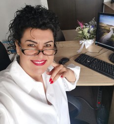 Lăcrămioara Ursu nu a acceptat „să facă un pas înapoi în funcțiile politice” astfel că a fost sesizată comisia de etică a partidului. Foto: Facebook