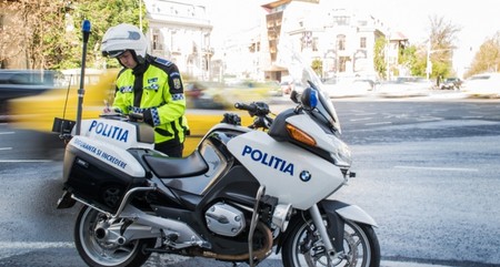 VIDEO 607,5 lei amendă pentru șoferii români care circulă cu mașini ale căror numere de înmatriculare sunt murdare