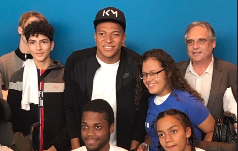Kylian Mbappe a ajuns prima oară în orașul său natal după Mondial. Acolo s-a întâlnit și s-a pozat cu un fost jucător din Liga 1! ”Cu