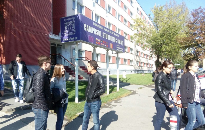 REPORTAJ: Tinerii din R. Moldova veniţi la facultate la Galaţi au gânduri mari pentru viitor în timp ce se acomodează cu viaţa de student din cămin