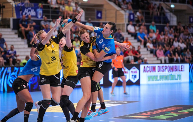 CSM București a făcut spectacol în Liga Campionilor, în partida de debut cu Krim. Cristina Neagu, 8 goluri pentru campioană: ”Sunt fericită, felicitări și Simonei”