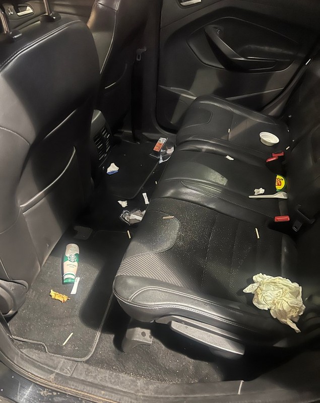 Șofer francez de taxi îl acuză pe un ministru britanic că s-a comportat ca „un huligan”. Imagini cu mizeria lăsată în mașină