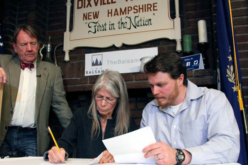 Primii americani care au votat sunt cei din localitatea Dixville Notch, din New Hampshire