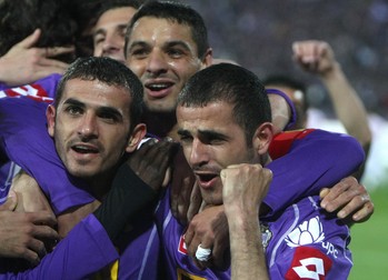 Meciul de fotbal dintre Poli Timisoara si UTA Arad. In imagine, Ionel Ganea, Artiom Karamyan si Arman Karamyan se bucura pentru marcarea unui gol.