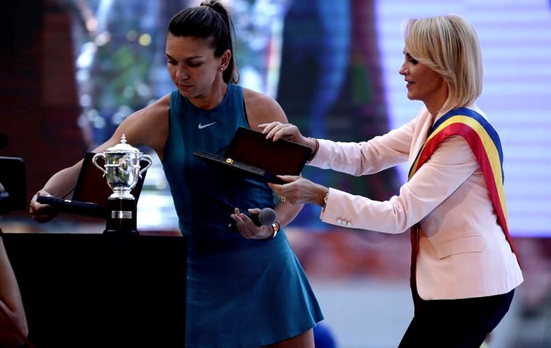 Explicațiile celor care au organizat gala de prezentare a trofeului cucerit de Simona Halep la Roland Garros. Cezar Stancu, directorul Companiei Municipale Sport pentru Toți, la interviurile Libertatea Live