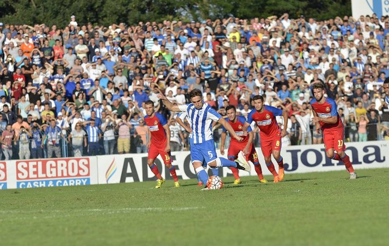 Liga I. CS U Craiova - Steaua 1-2. Olteni, pârliţi de un oltean: arbitrul Comănescu! ^Tade a adus victoria campioanei dintr-un penalty controversat / FOTO