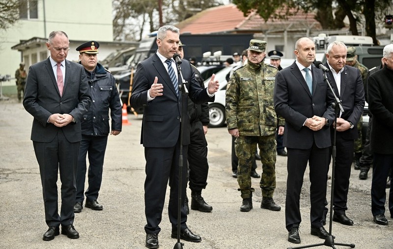 Reporterilor din România li s-a interzis să-i pună întrebări lui Nehammer, în timpul vizitei în Bulgaria, acuză un jurnalist TVR