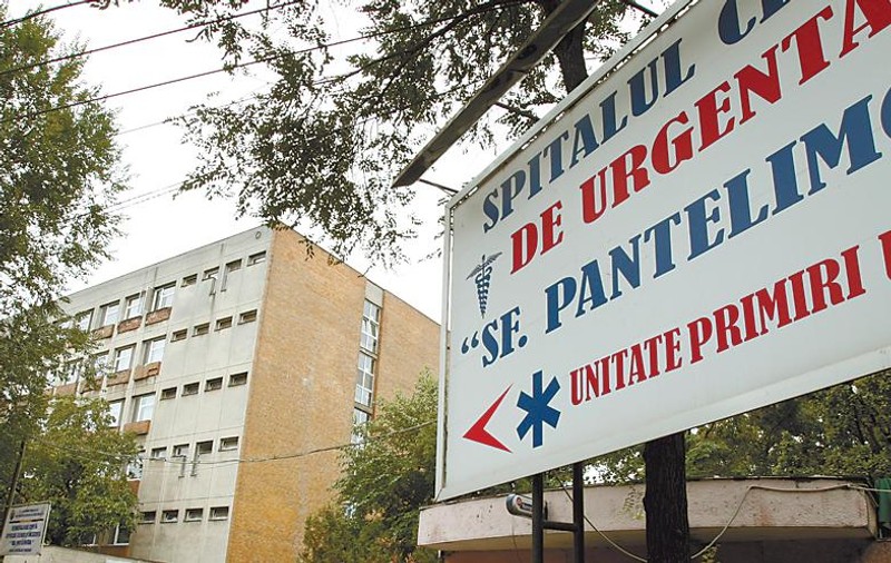 Scandal la Spitalul „Sfântul Pantelimon” din Capitală. Un tânăr a intrat cu mașina într-un agent de pază