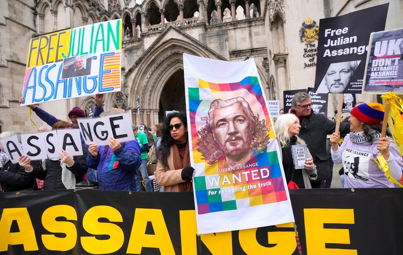Ziua decisivă. Julian Assange, fondatorul WikiLeaks, află luni dacă va fi extrădat în SUA