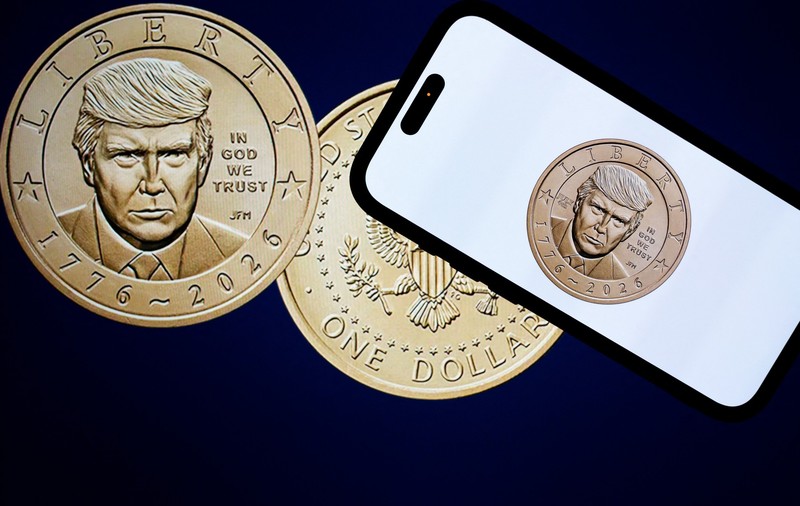 Moneda de un dolar cu chipul lui Donald Trump s-a vândut ca pâinea caldă: de ce atrage colecționarii și provoacă vâlvă