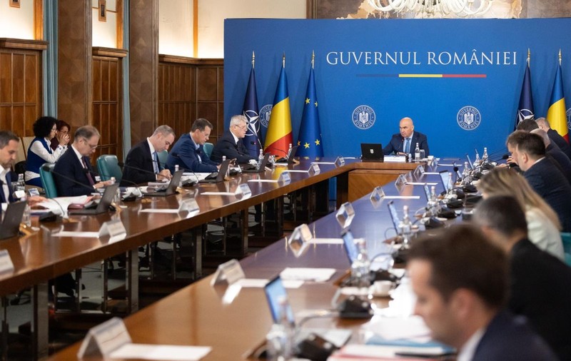 Consilierii „speciali” din Guvern: pensii de 8.000 de lei și salarii de 7.000 de lei, mulți veniți din SRI, MApN și SPP