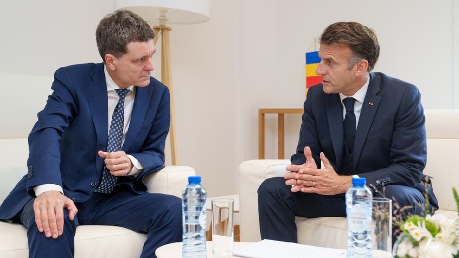 Nicușor Dan și Emmanuel Macron, în discuție