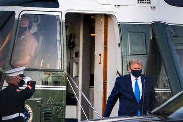 Donald Trump a fost dus cu elicopterul la spitalul militar Walter Reed, vineri