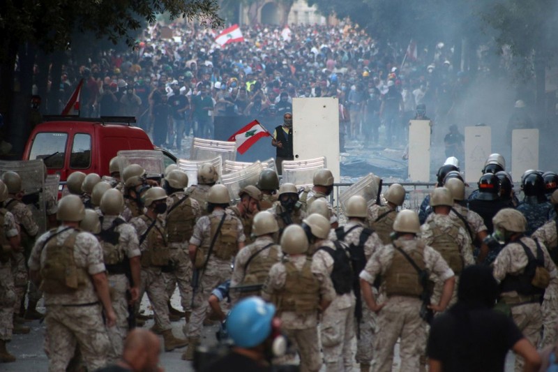Proteste violente au avut loc ulterior în Beirut. Oamenii au cerut înlăturarea guvernului | FOTO: EPA
