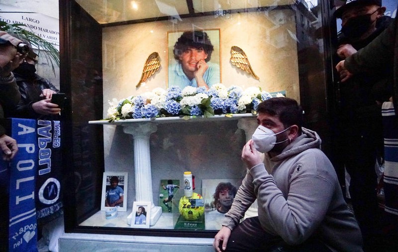 Un psiholog şi doi infirmieri, vizați de o anchetă pentru omucidere în cazul morții lui Diego Maradona