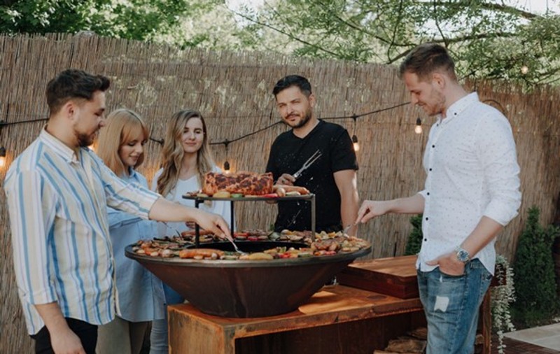 Liviu Vârciu și-a lăsat prietenii mască cu acest grătar unic în România!