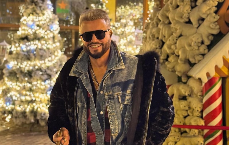 Cătălin Botezatu a împlinit 58 de ani. Designerul a fost aniversat de prieteni la Craiova, într-o locație decorată cu sute de trandafiri. „Sunt un om fericit”