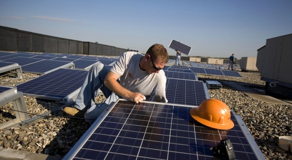 România a depășit 385.000 de prosumatori, cu o putere instalată de peste 4.280 MW. Foto: Getty Images