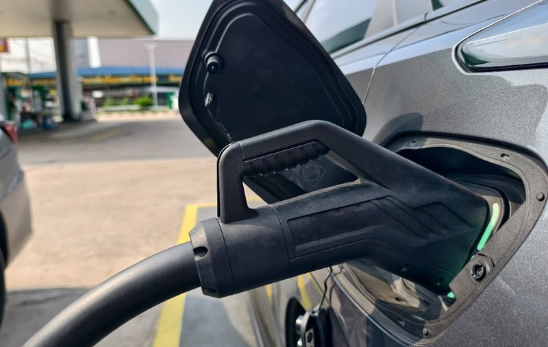 Cluj-Napoca vrea să majoreze tarifele pentru încărcarea mașinilor electrice în stațiile publice
