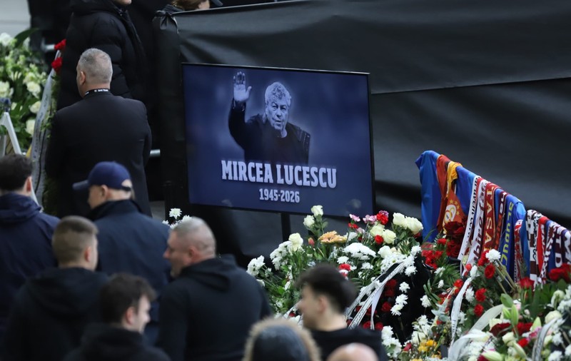 Livetext Mii de români își iau adio de la Mircea Lucescu la Arena Națională înainte de funeraliile cu onoruri militare / „Leucemia i-a provocat și grăbit sfârșitul”