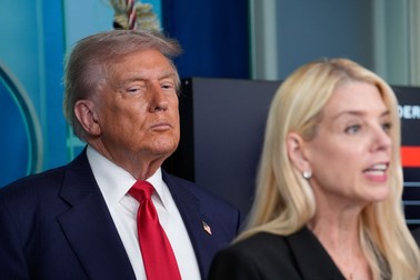 Donald Trump și Pam Bondi. Foto: Hepta