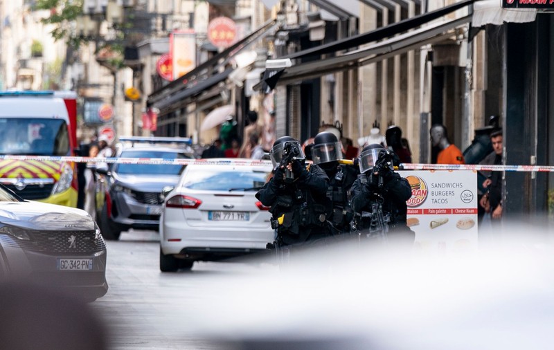 Atac cu cuțitul în Franța, la Bordeaux, soldat cu un mort și un rănit. Polițiștii l-au ucis pe agresor