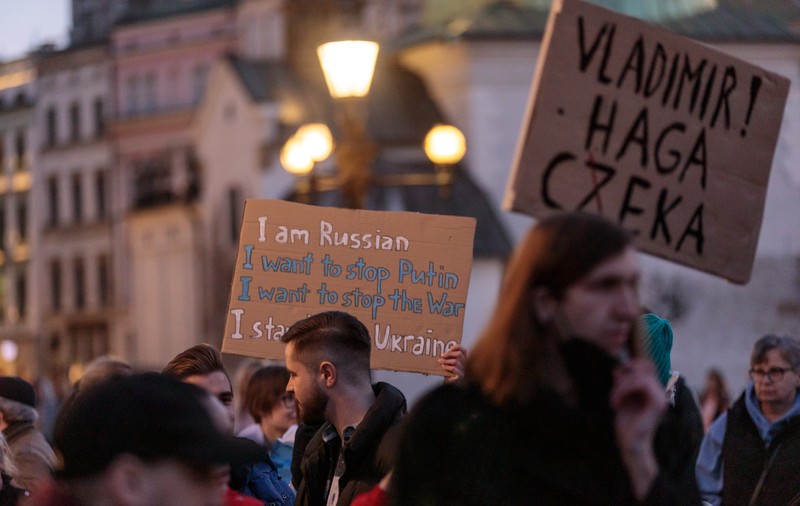 Corespondență din Polonia. Cine sunt rușii care protestează peste granițe: „Spunem NU războiului și în numele celor din țară, care sunt închiși dacă ar spune-o”