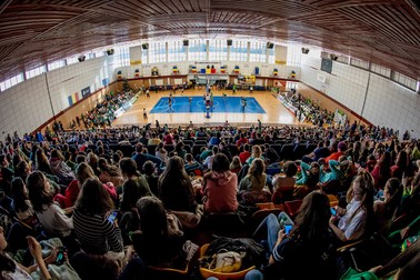 Sala Polivalentă din Galați e plină la meciurile de volei, handbal sau, chiar, futsal