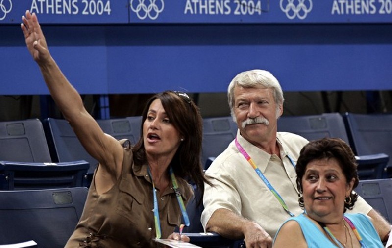 Bela Karolyi, fostul antrenor al "Zeiţei", a decis: Nadia şi Bart, naşi la nunta de aur