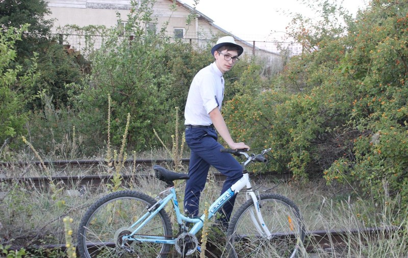 [Excelență la 14 ani] Alexandru Ciribașa, cititor și cinefil profesionist, crede că libertatea e esențială: „Să întindem aripile și să zburăm, cât mai sus. Să nu ne uităm, însă, rădăcinile” (Publicitate)