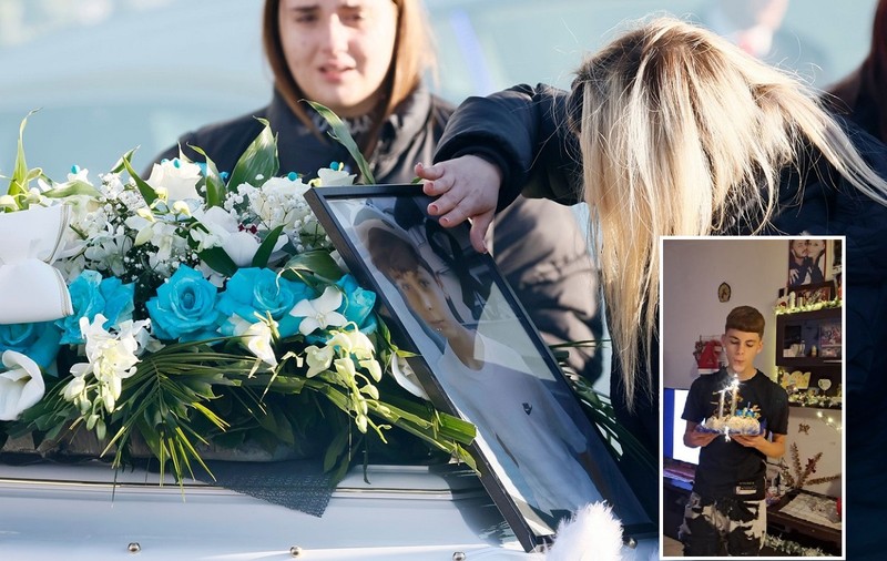Focuri de artificii la înmormântarea lui Alexandru Ivan, băiatul român de 14 ani împușcat în inimă, într-o parcare din Roma | VIDEO