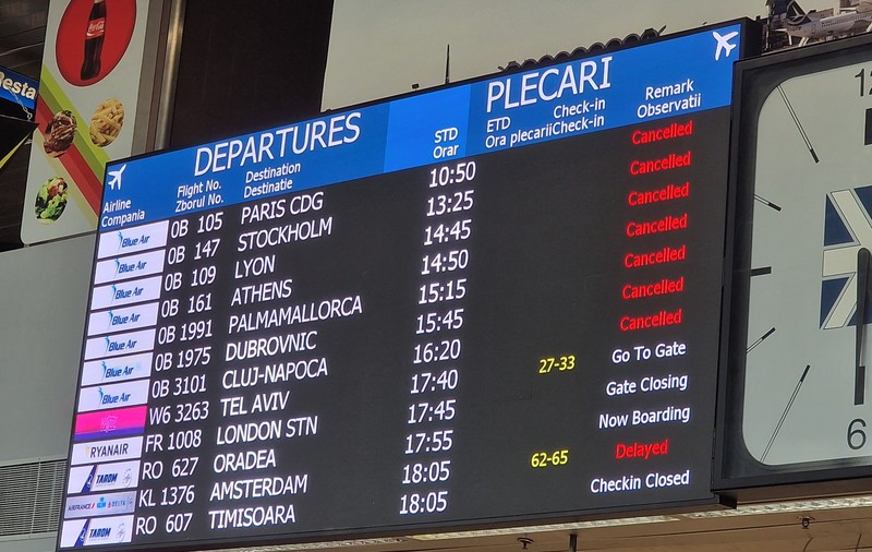 Blue Air suspendă toate zborurile din și către România „începând de astăzi și până luni”
