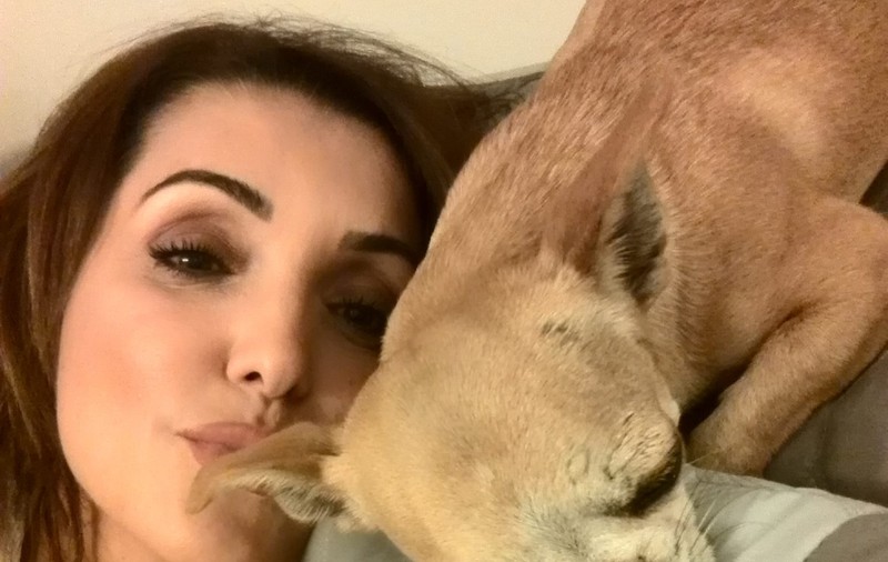 Nico crește acasă patru căței și trei pisici. Ce nume le-a pus artista animalelor