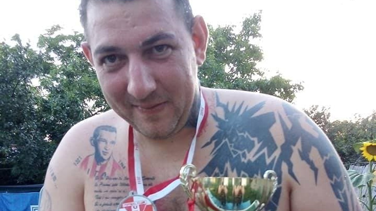 Cu UTA, trup și suflet. Un fan al ”Bătrânei Doamne” are tot corpul tatuat cu însemne ale clubului arădean