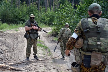 Membrii militari ai miliției Republicii Populare Donețk patrulează zona în timpul operațiunii militare a Rusiei în Ucraina. Foto: Profimedia