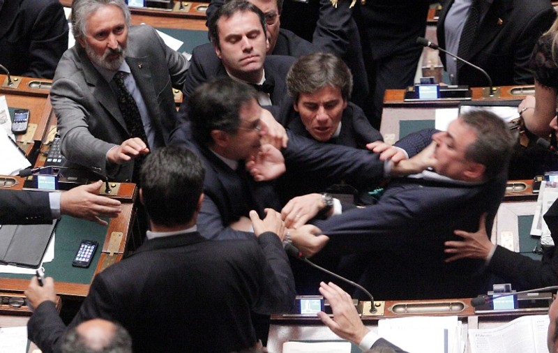 Bătaie în Parlamentul italian. Află motivul!
